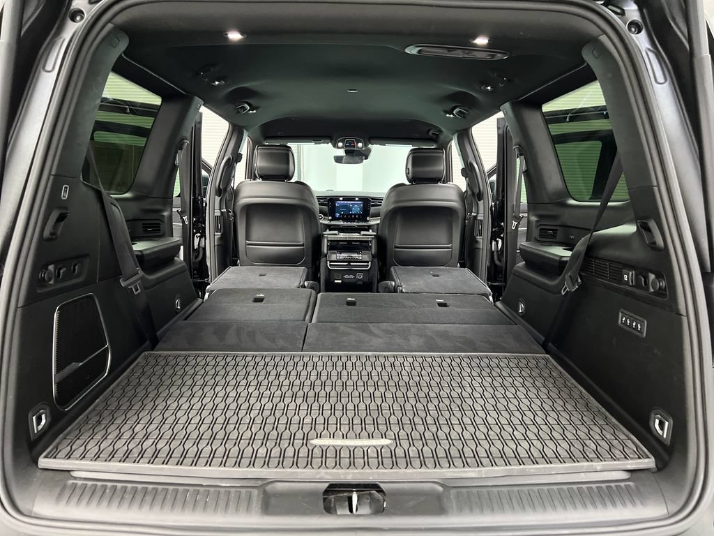 Used 2024 Jeep Wagoneer Series III AWD/4WD image 44