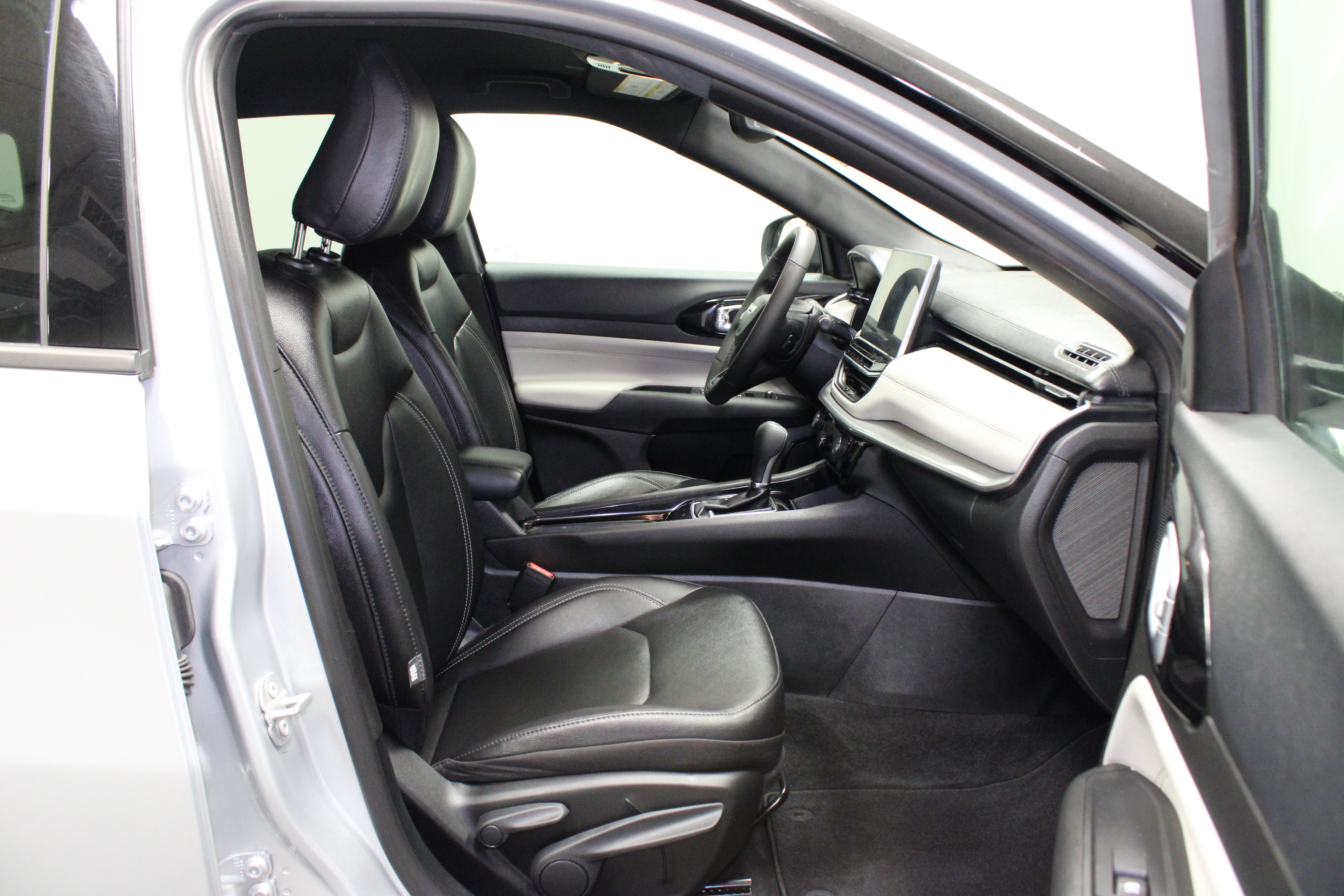 Used 2025 Jeep Compass Limited AWD/4WD image 13