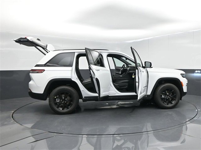 New 2025 Jeep Grand Cherokee Altitude image 61
