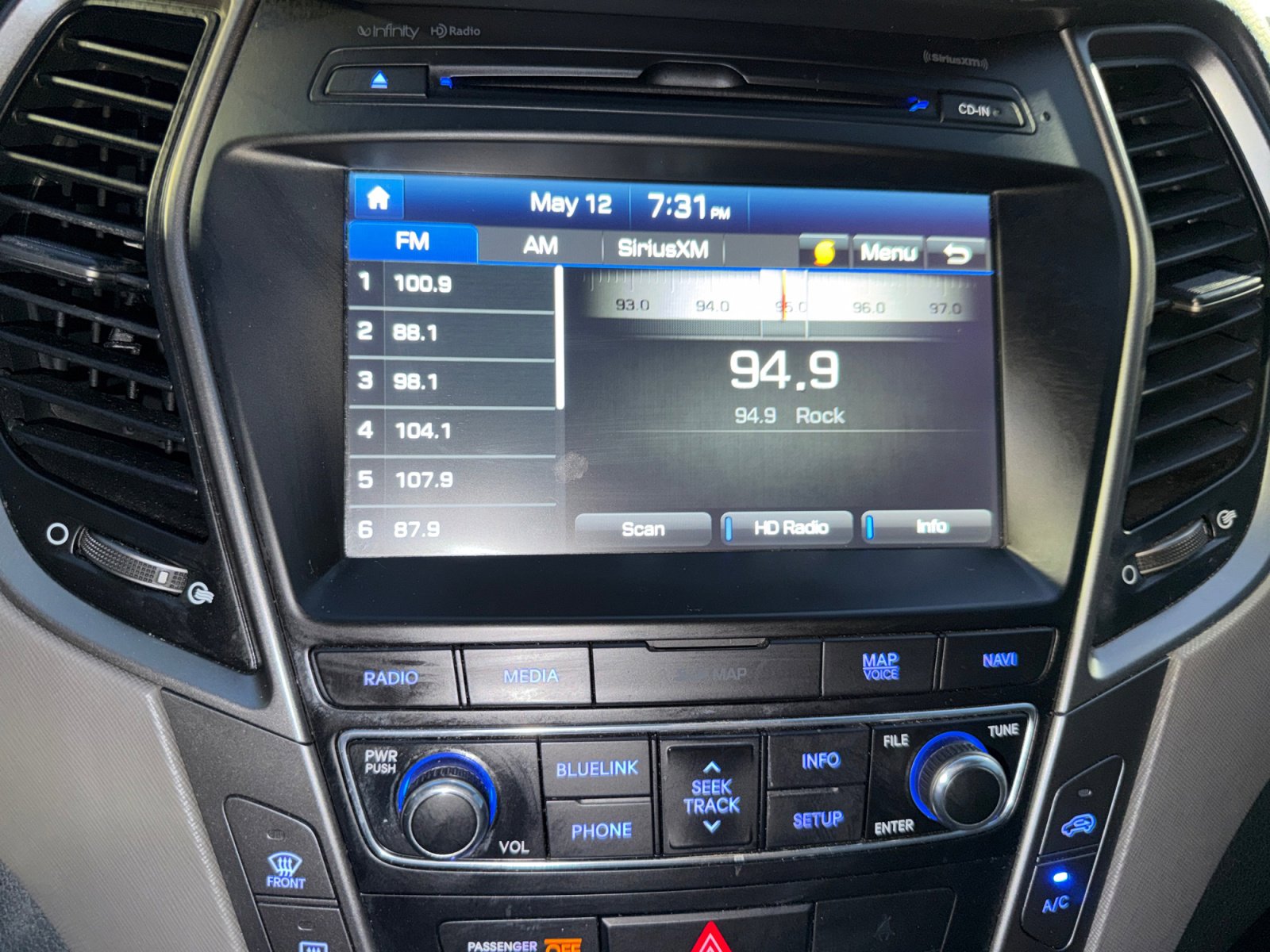 Used 2018 Hyundai Santa Fe Sport FWD image 22