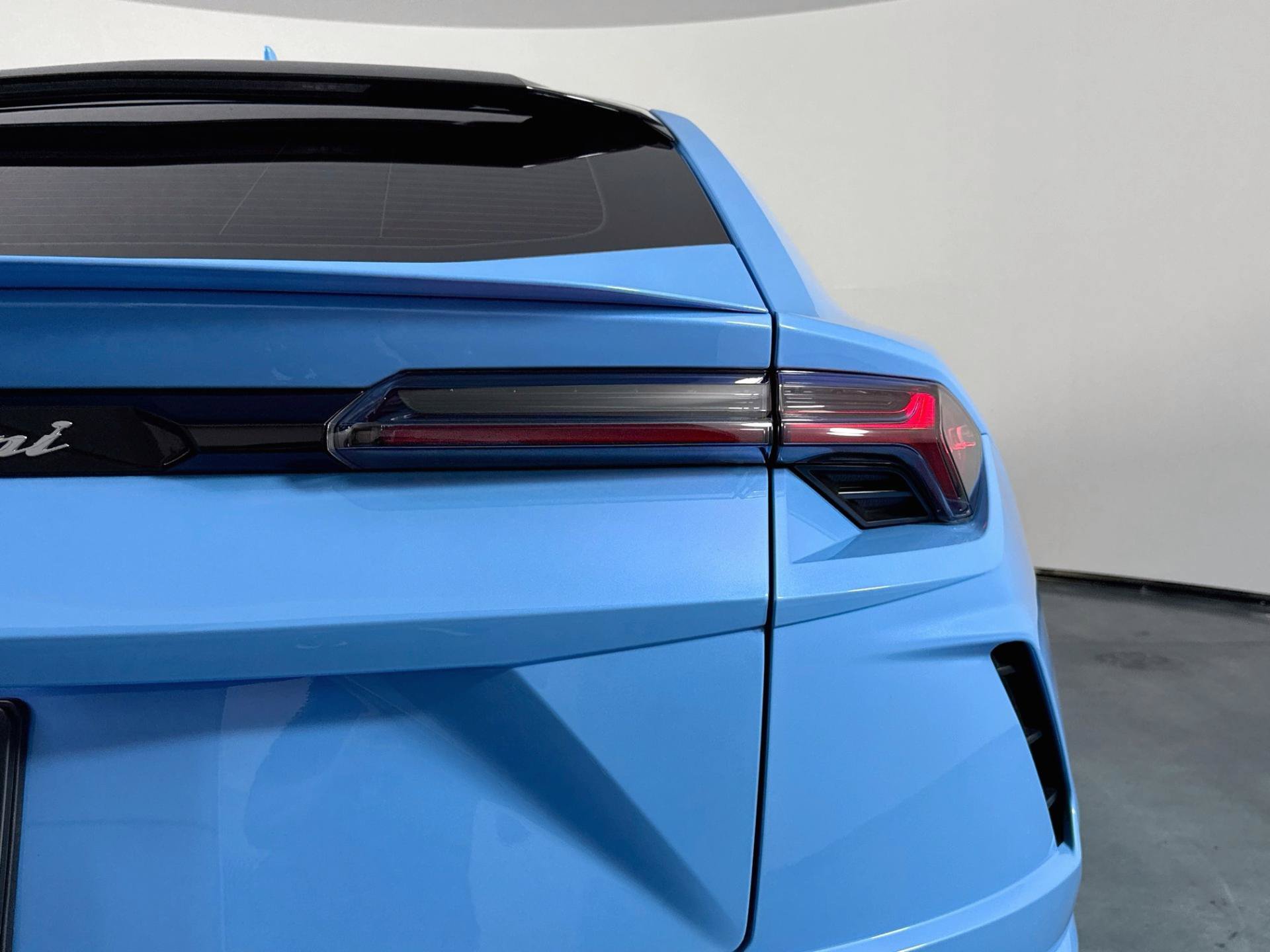 Used 2022 Lamborghini Urus AWD/4WD image 48