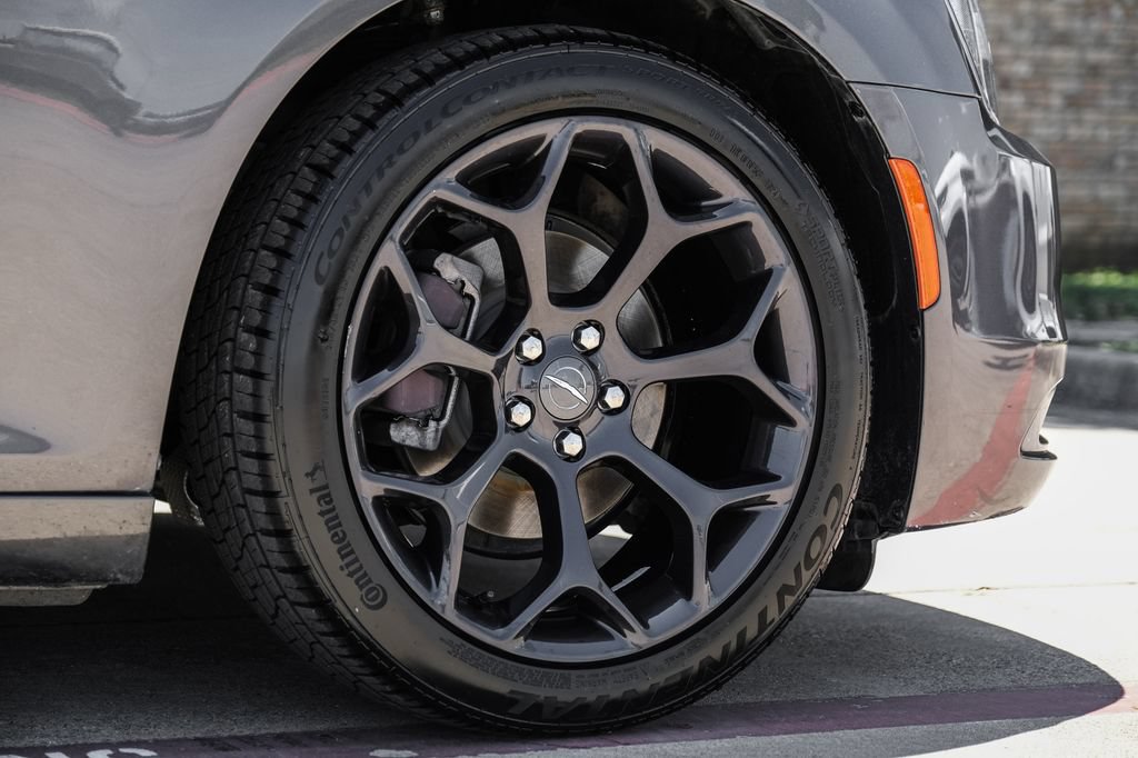 Used 2019 Chrysler 300 S RWD image 71