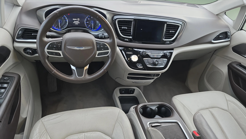 Used 2017 Chrysler Pacifica Touring-L Plus w/ Tire & Wheel Group FWD image 10