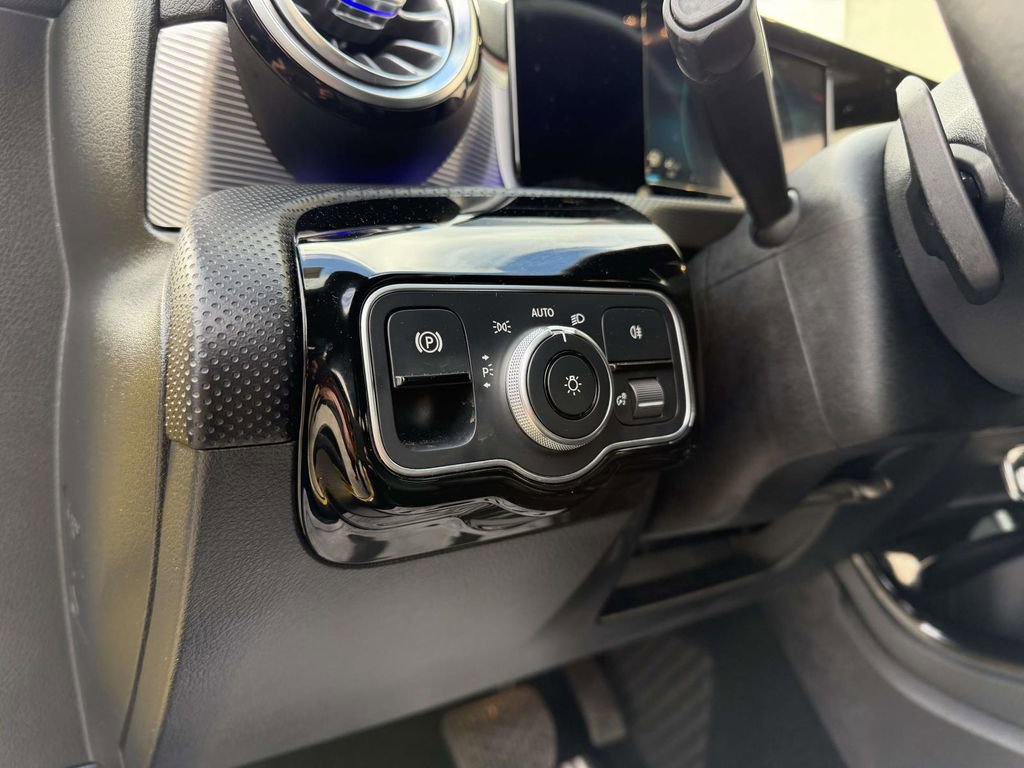 Used 2020 Mercedes-Benz CLA 250 image 36