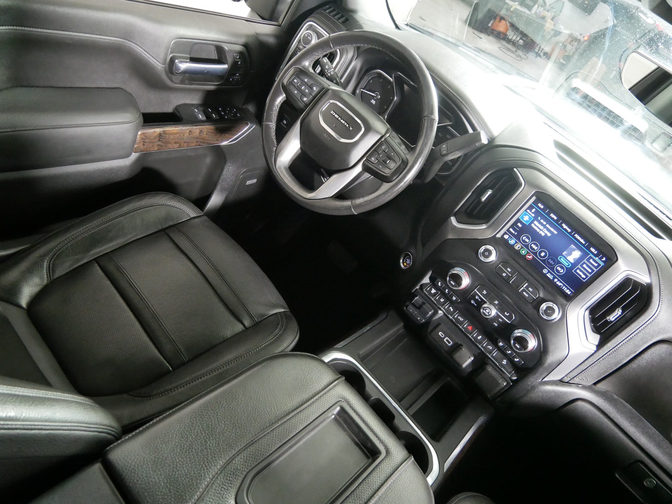 Used 2020 GMC Sierra 2500 Denali w/ Denali Ultimate Package AWD/4WD image 9