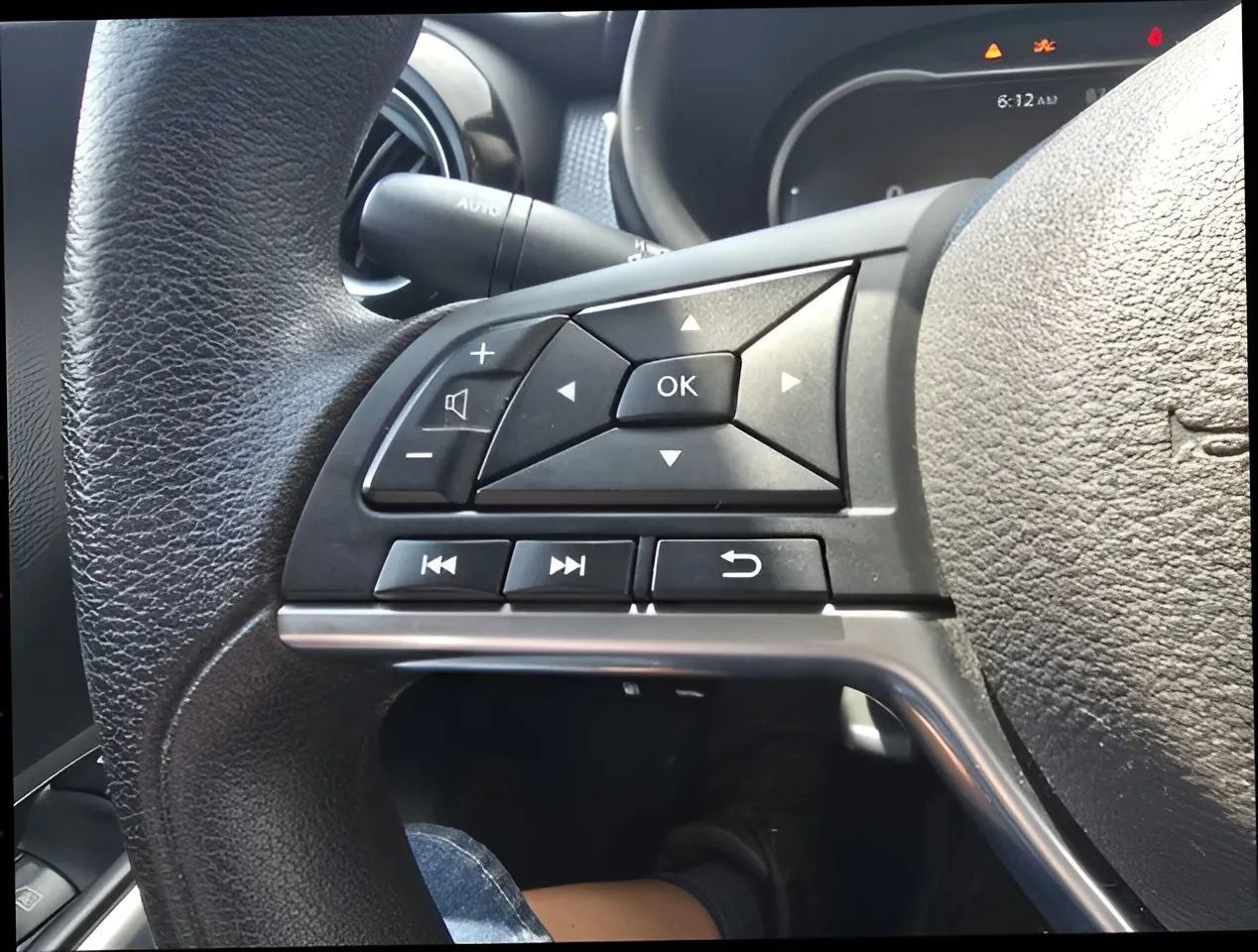 Used 2020 Nissan Kicks SV image 11