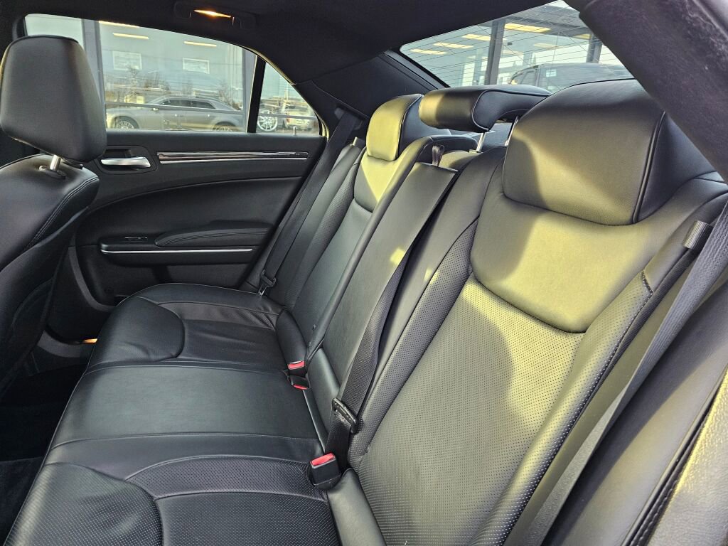 Used 2014 Chrysler 300 C w/ Light Group image 13