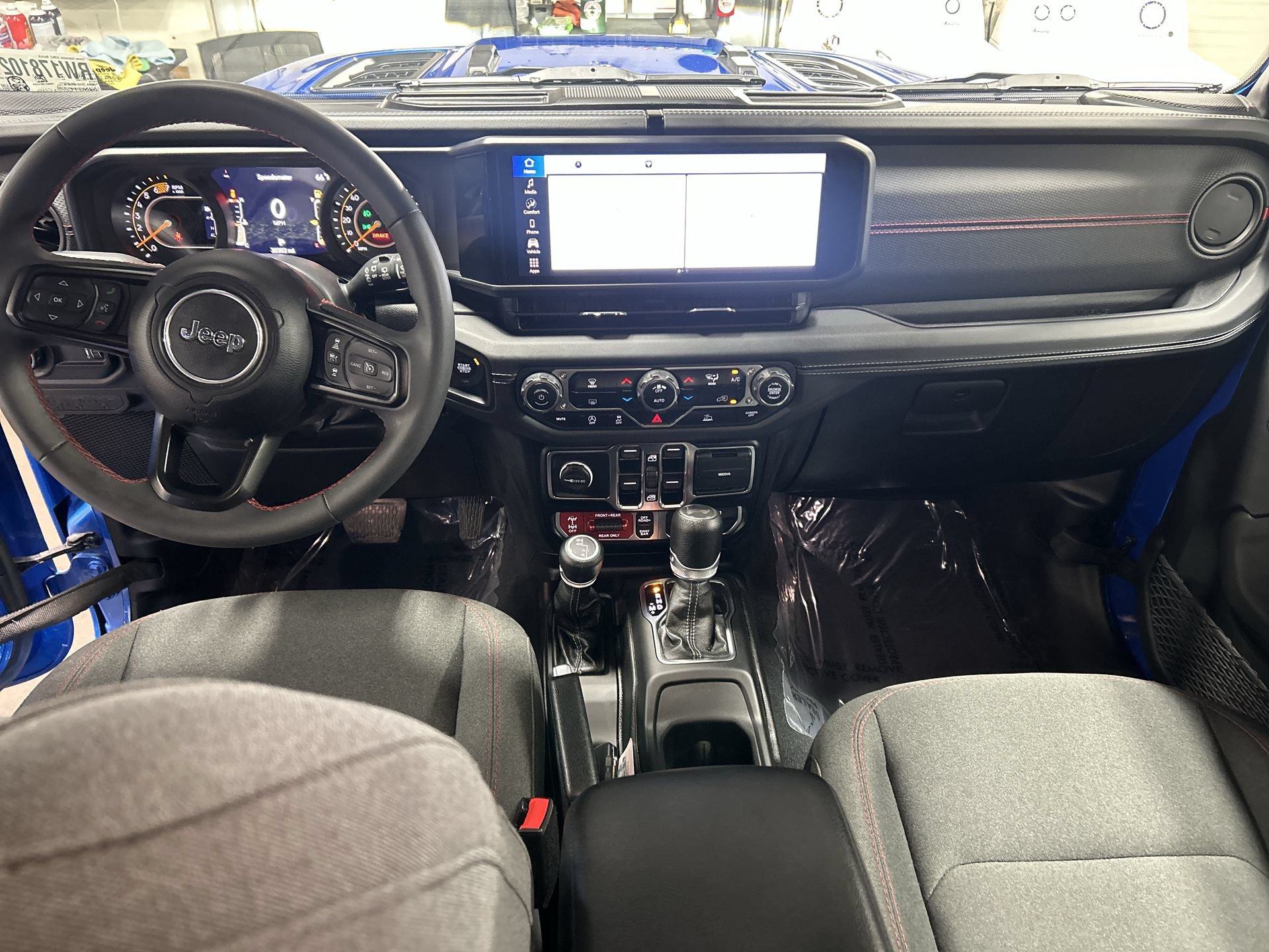 Used 2024 Jeep Wrangler Unlimited Rubicon AWD/4WD image 22