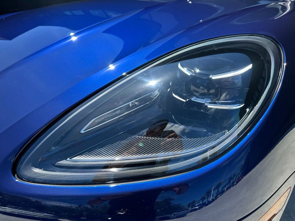 Certified 2025 Porsche Macan AWD/4WD image 13