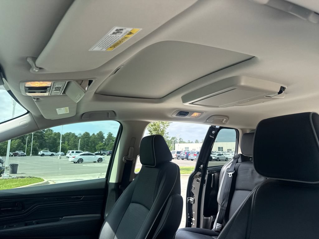 Used 2025 Honda Odyssey Elite image 31