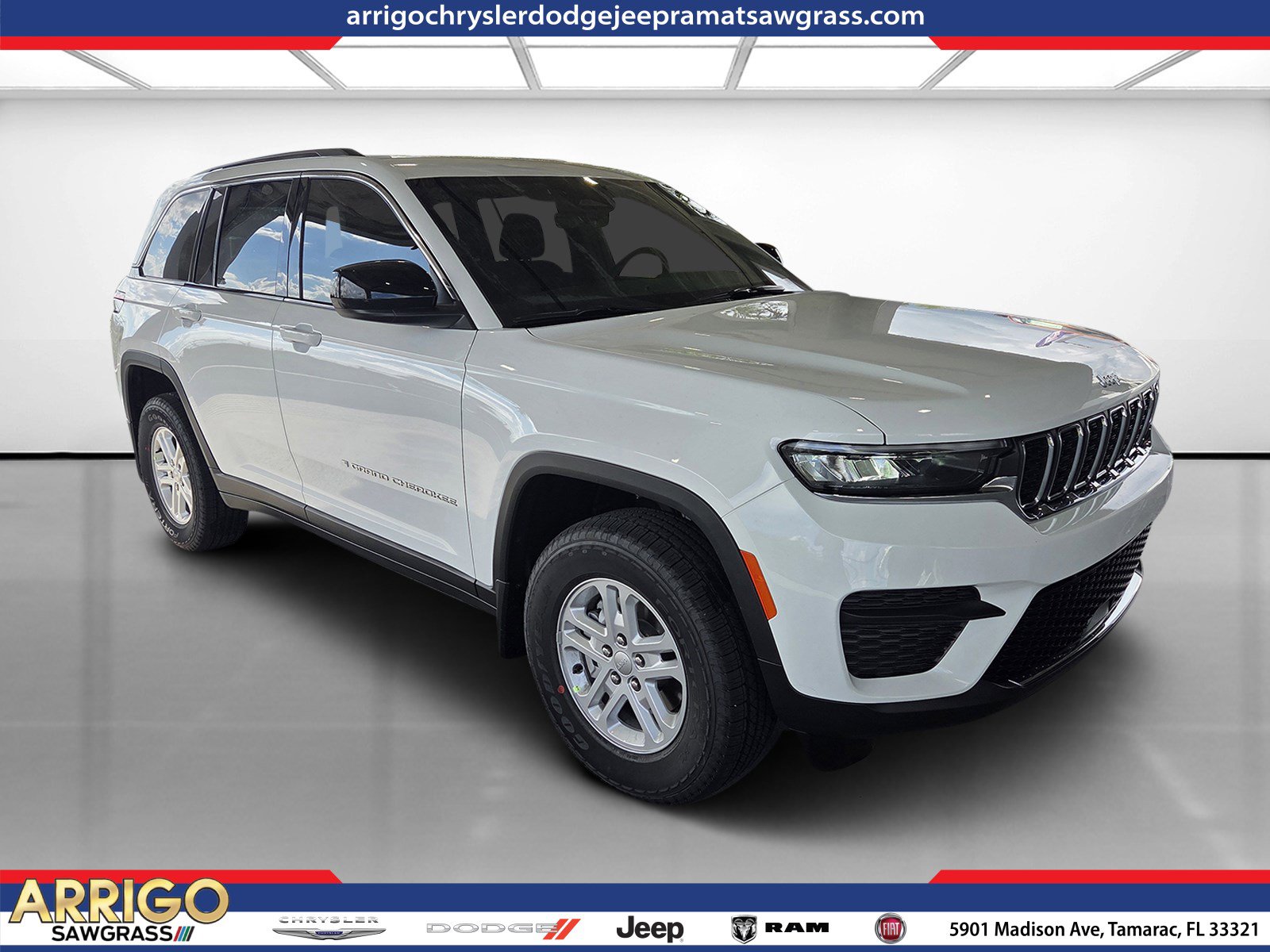 New 2025 Jeep Grand Cherokee Laredo w/ MOPAR Finishing Package RWD video 1