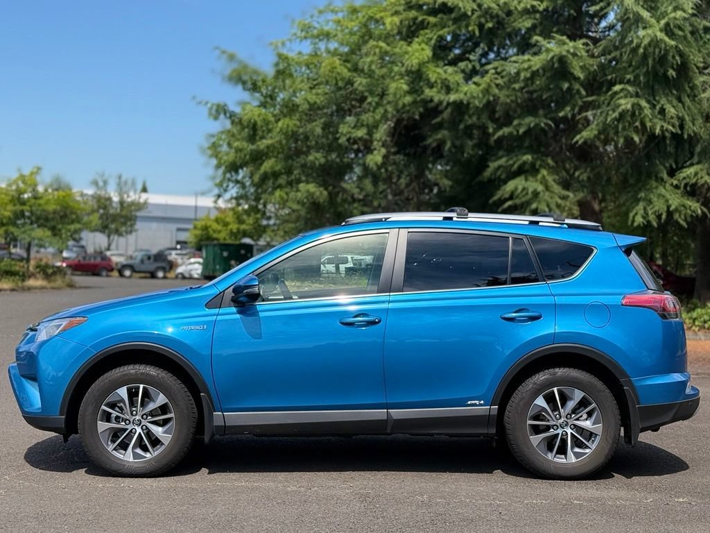 Used 2018 Toyota RAV4 XLE w/ Convenience Package AWD/4WD image 2
