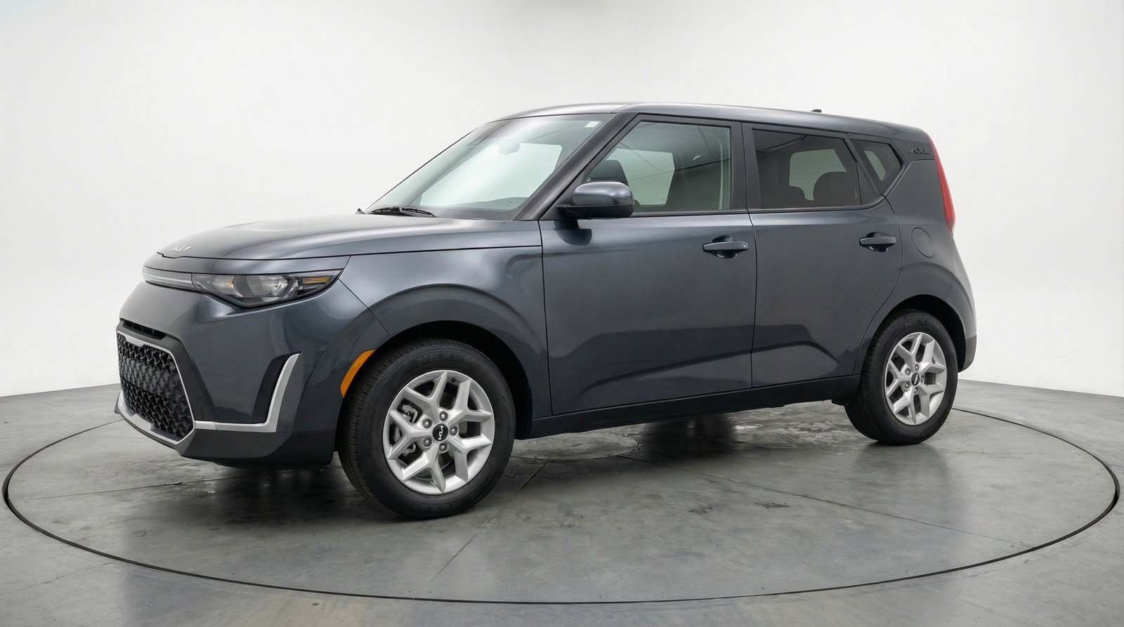 Used 2025 Kia Soul LX w/ LX Technology Package FWD image 3