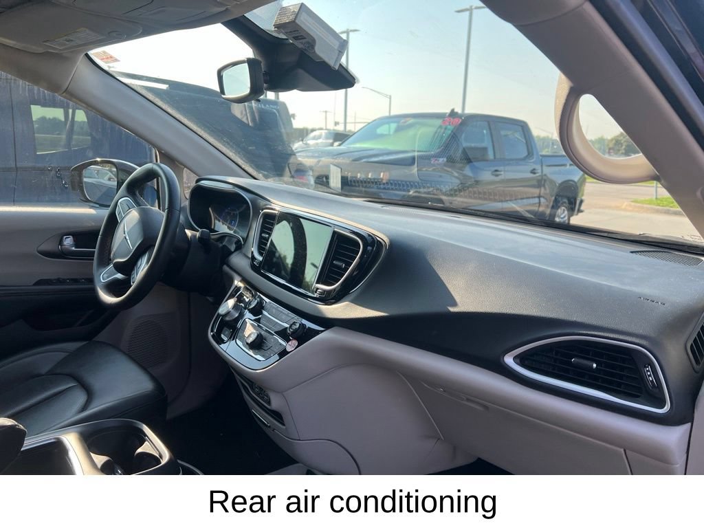 Used 2024 Chrysler Pacifica Touring-L FWD image 15