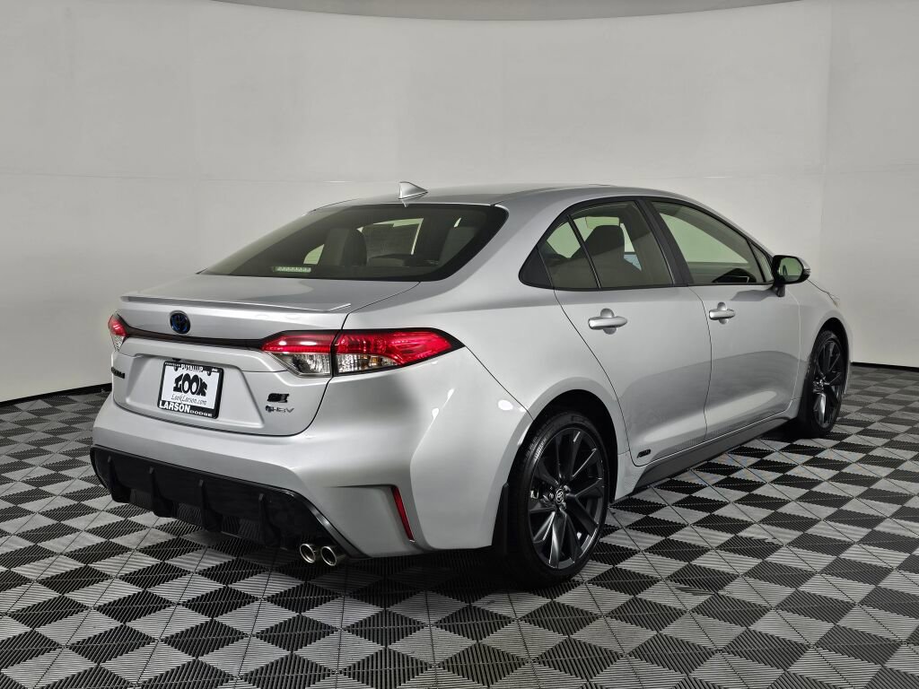 Used 2025 Toyota Corolla SE w/ SE Premium Package image 3
