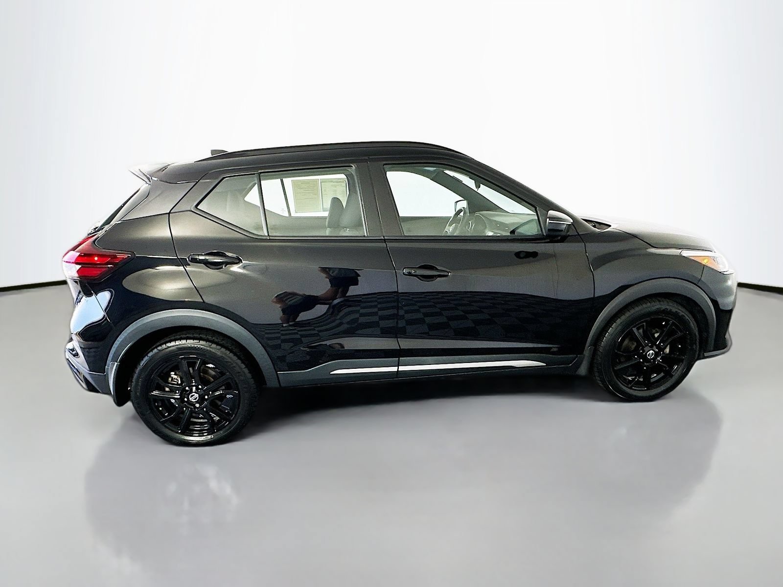 Used 2021 Nissan Kicks SR FWD image 8