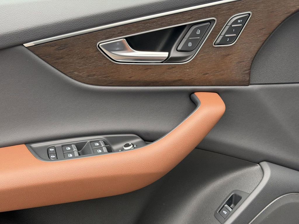 Used 2025 Audi Q7 3.0T Premium image 13