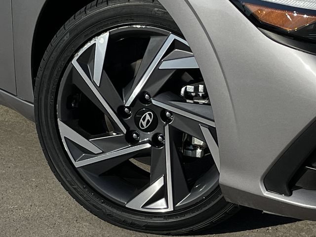 Used 2025 Hyundai Elantra Sport FWD image 8