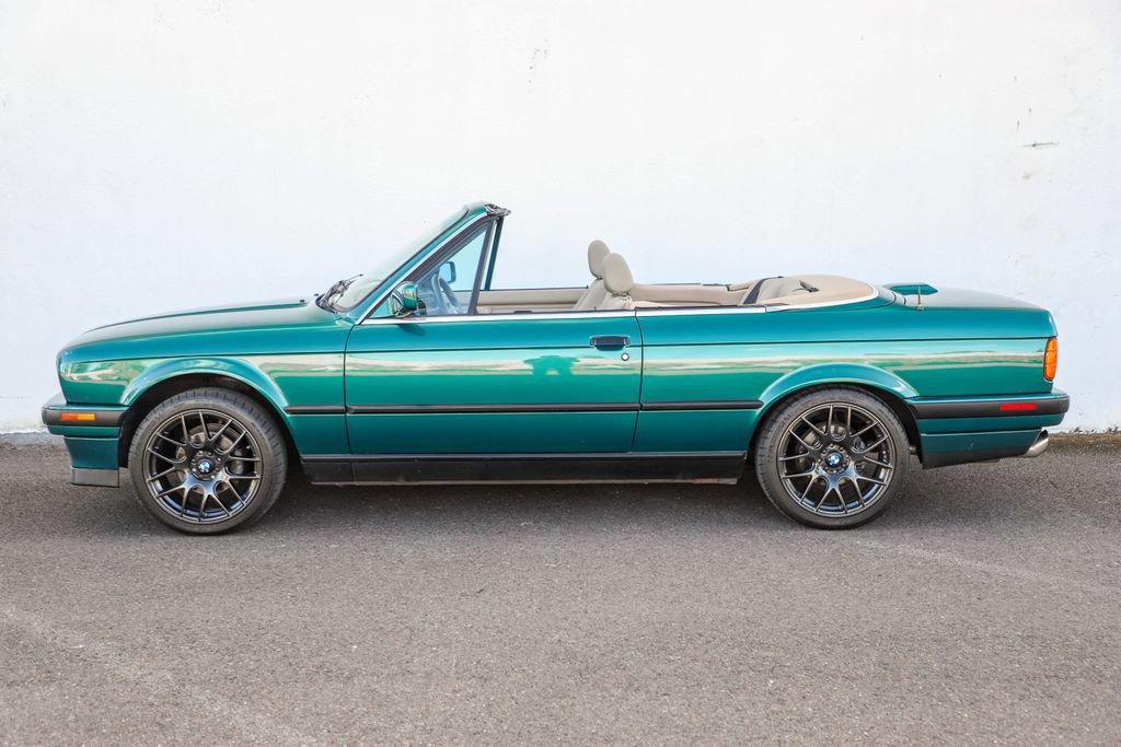 Used 1992 BMW 325i Convertible RWD image 48