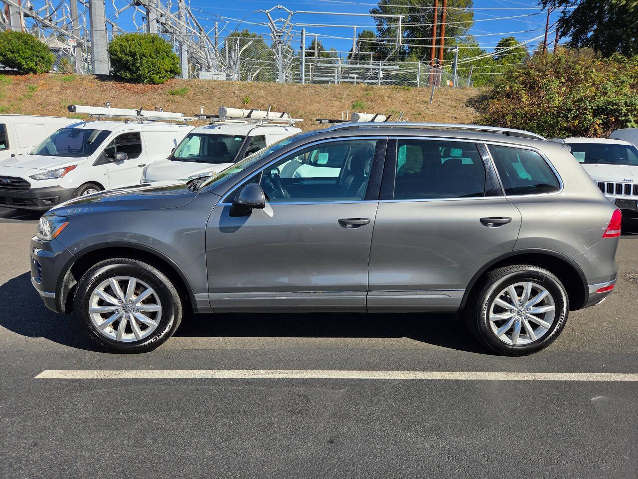 Used 2015 Volkswagen Touareg Sport AWD/4WD image 4