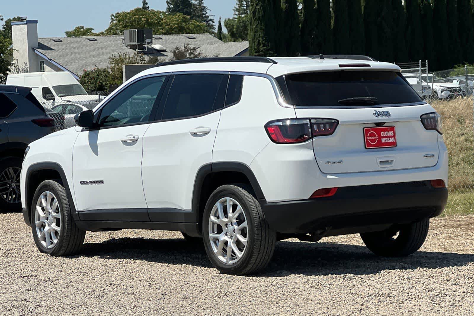 Used 2023 Jeep Compass Latitude AWD/4WD image 7