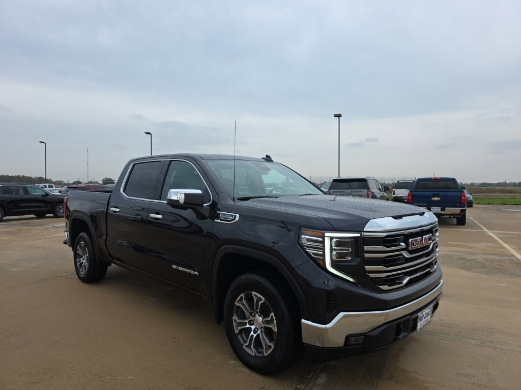 Used 2025 GMC Sierra 1500 SLT image 1