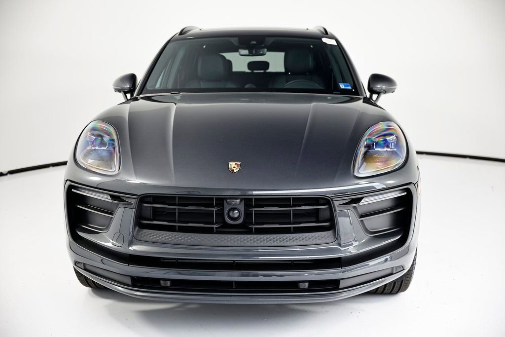 Certified 2025 Porsche Macan image 10