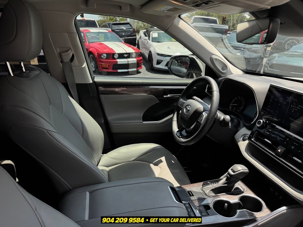 Used 2021 Toyota Highlander Limited FWD image 43