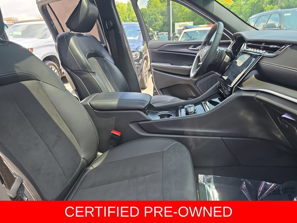 Used 2025 Jeep Grand Cherokee L Altitude AWD/4WD image 10