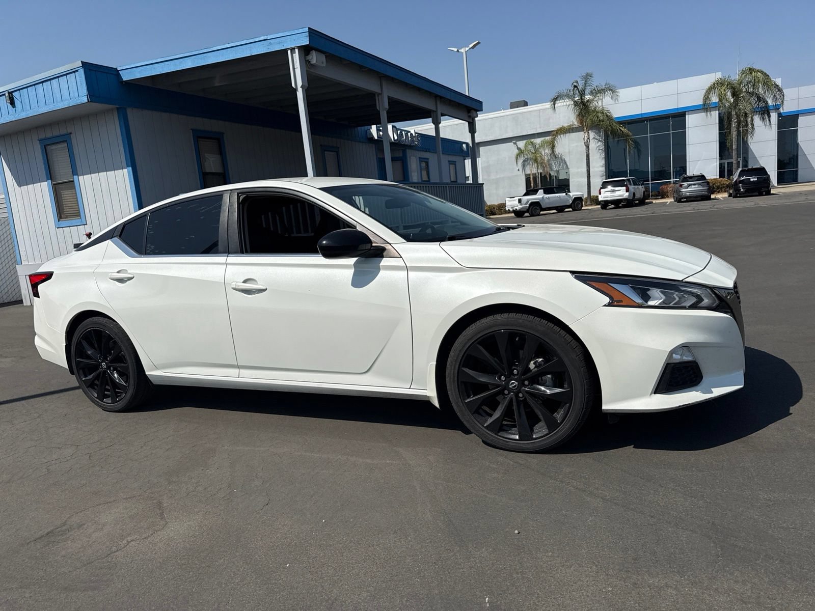 Used 2021 Nissan Altima 2.5 SR FWD image 1