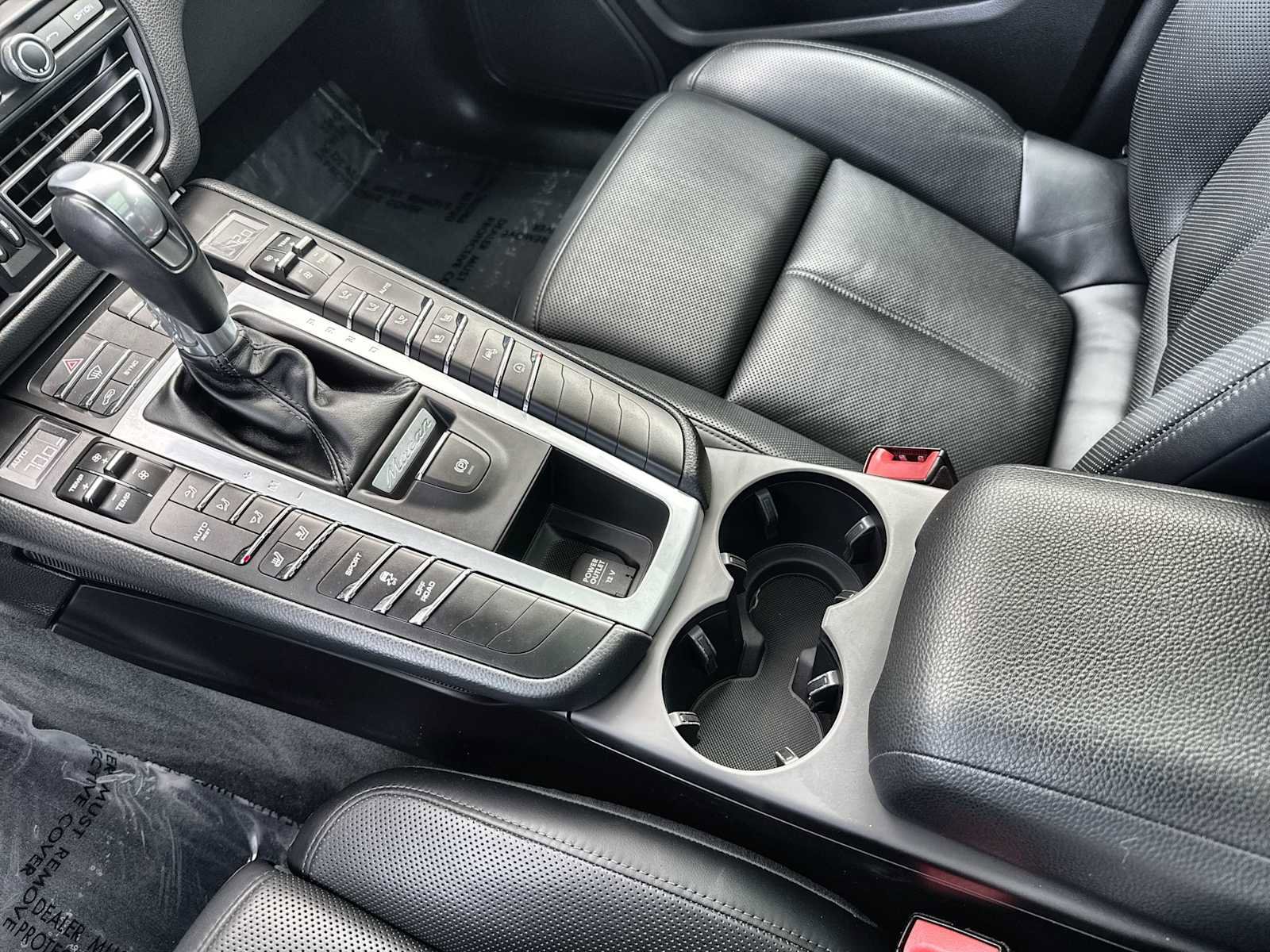 Used 2020 Porsche Macan image 22