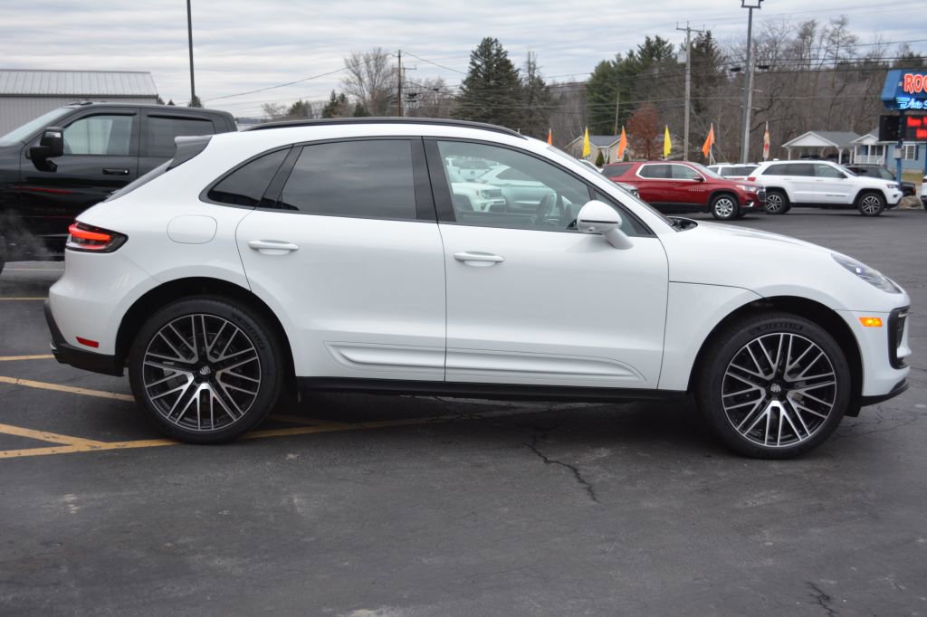 Used 2025 Porsche Macan Turbo image 3