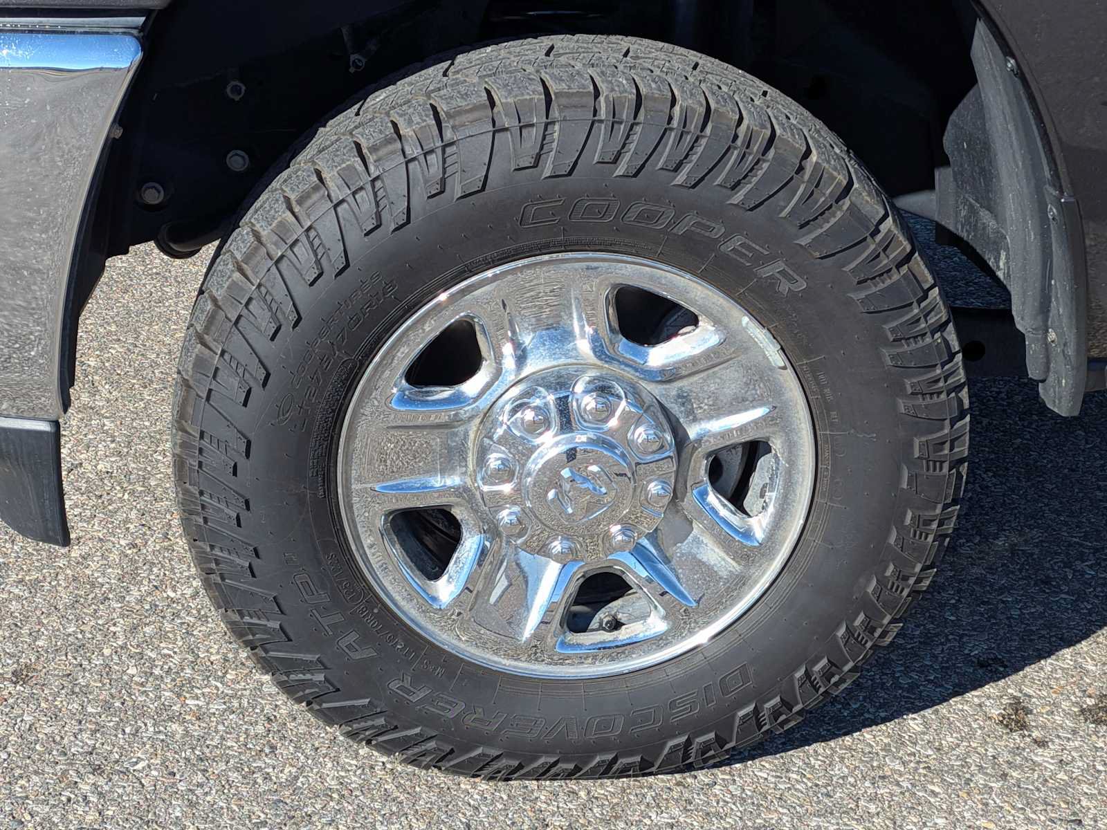 Used 2024 RAM 2500 Tradesman w/ Chrome Appearance Group AWD/4WD image 12