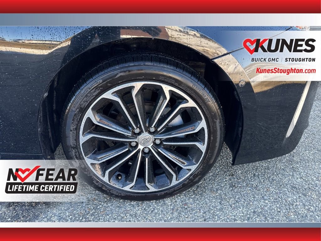 Used 2022 Toyota Prius XLE image 14