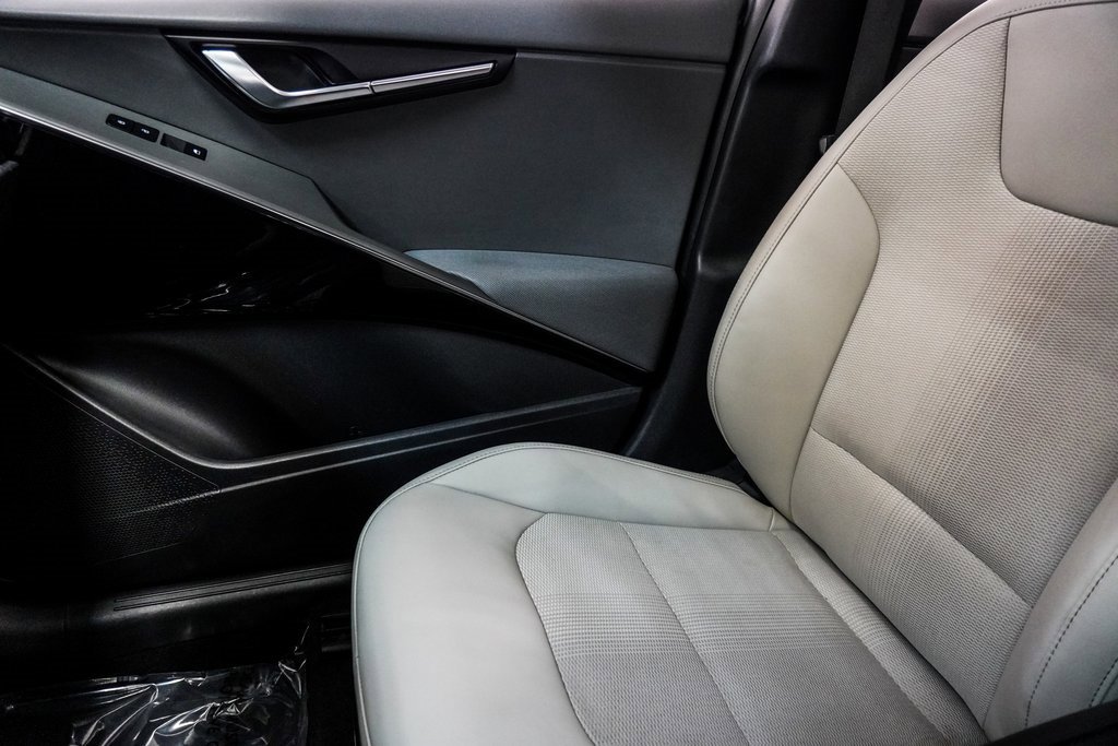 Used 2023 Kia Niro EX Touring image 31