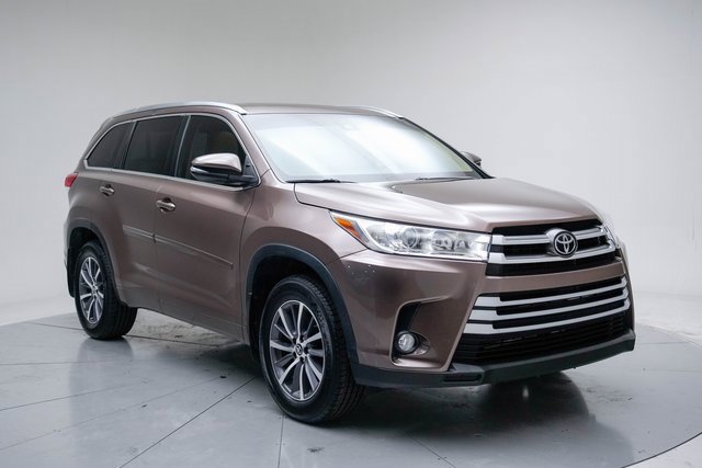 Used 2018 Toyota Highlander XLE image 7