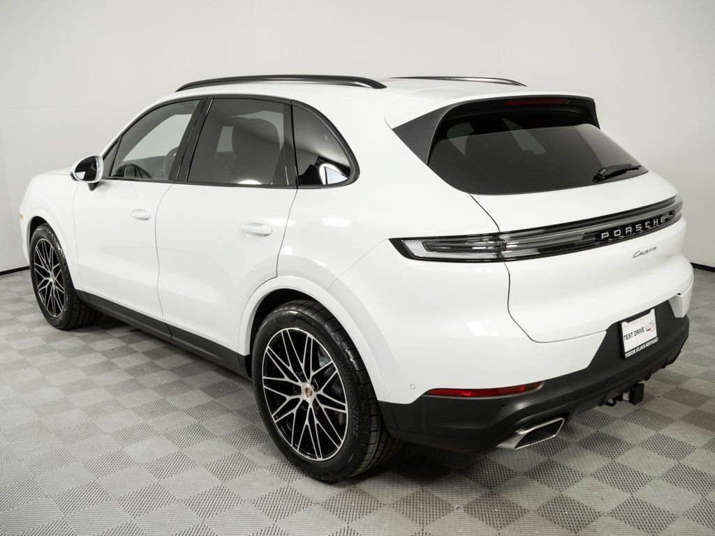 Certified 2026 Porsche Cayenne AWD/4WD image 3
