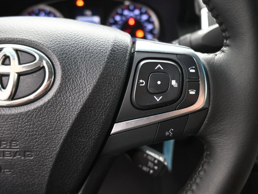 Used 2016 Toyota Camry SE FWD image 2