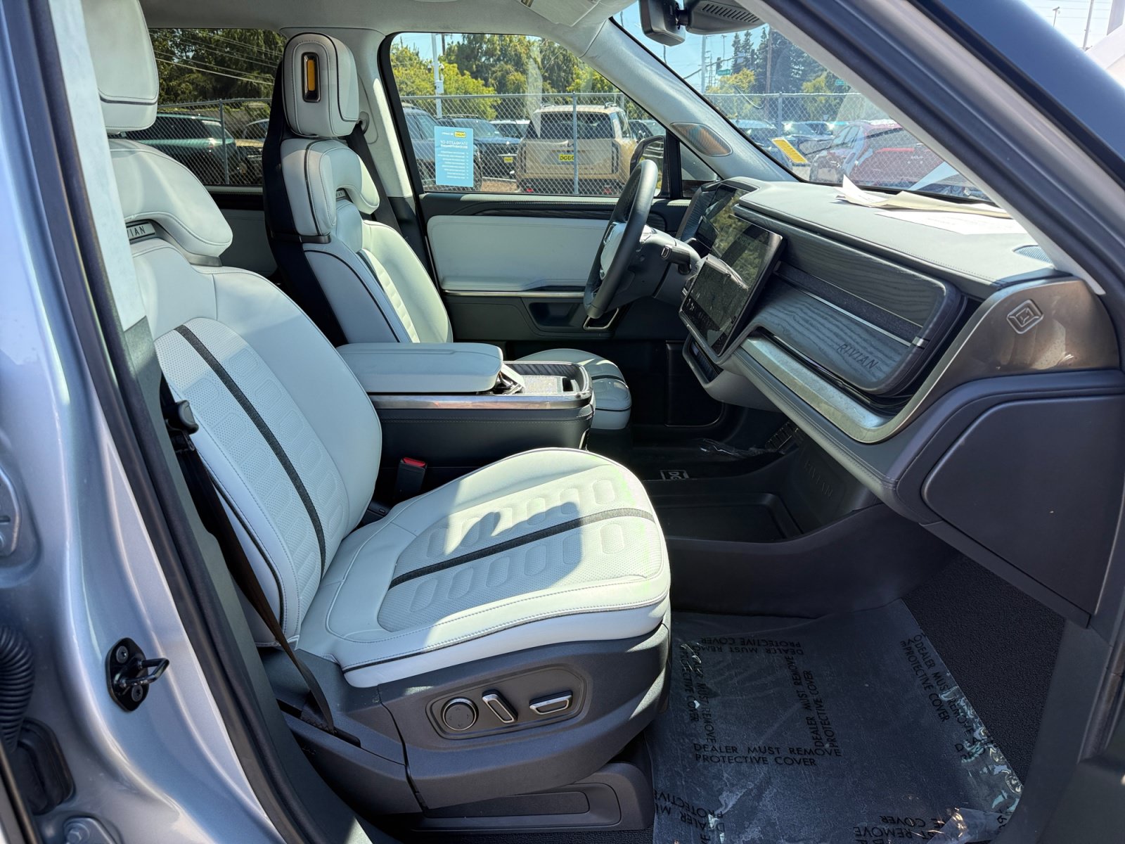 Used 2024 Rivian R1S Adventure Dual AWD/4WD image 20