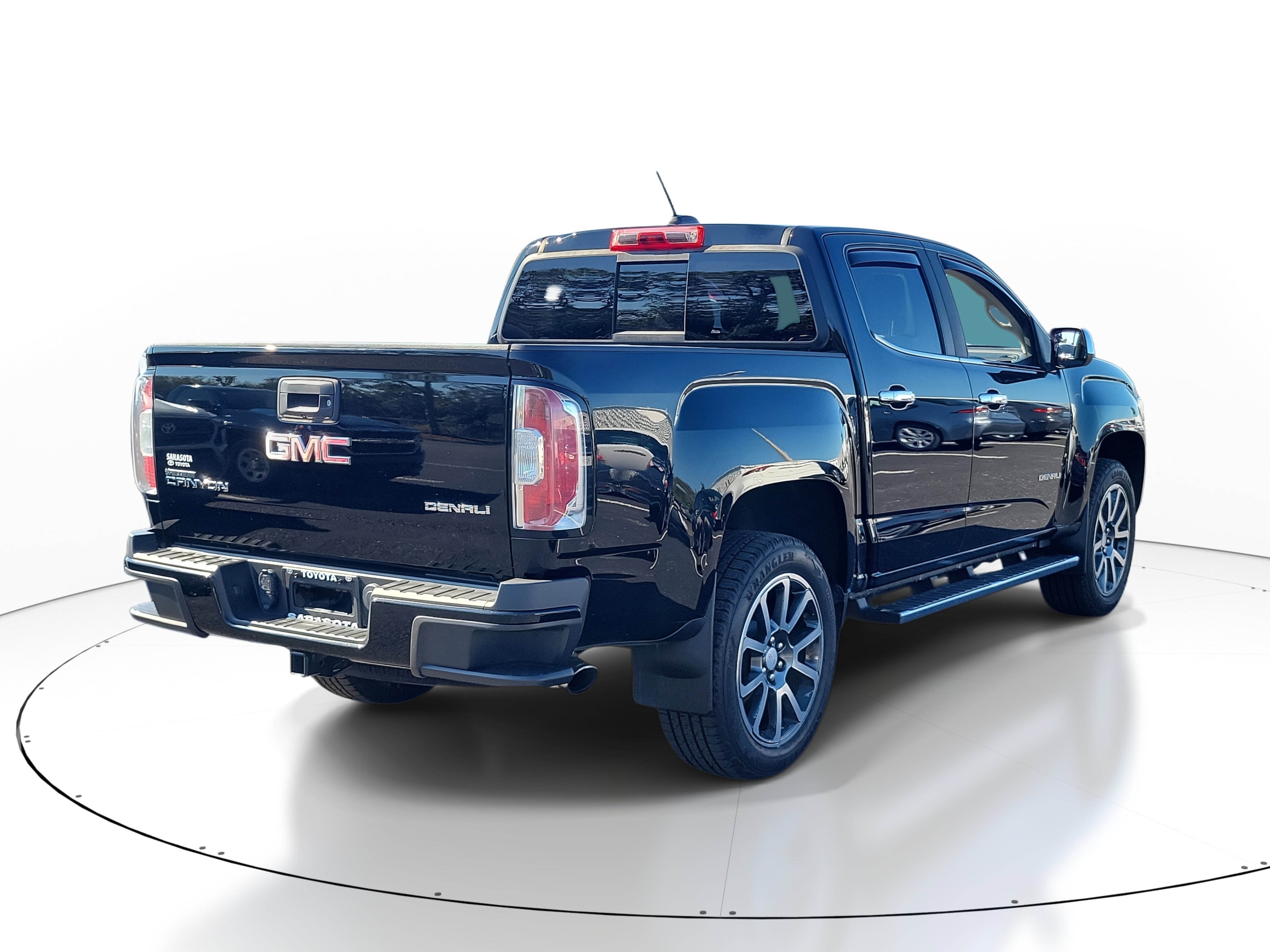 Used 2017 GMC Canyon Denali image 6