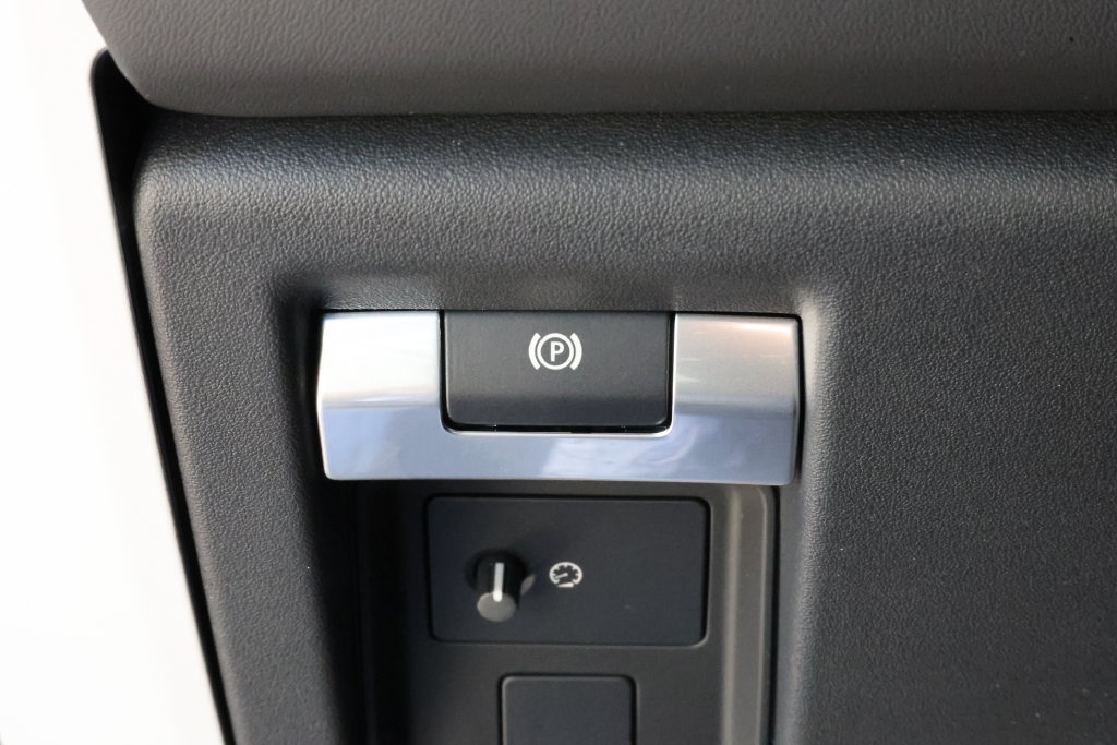 New 2026 Land Rover Defender 110 X-Dynamic SE AWD/4WD image 15
