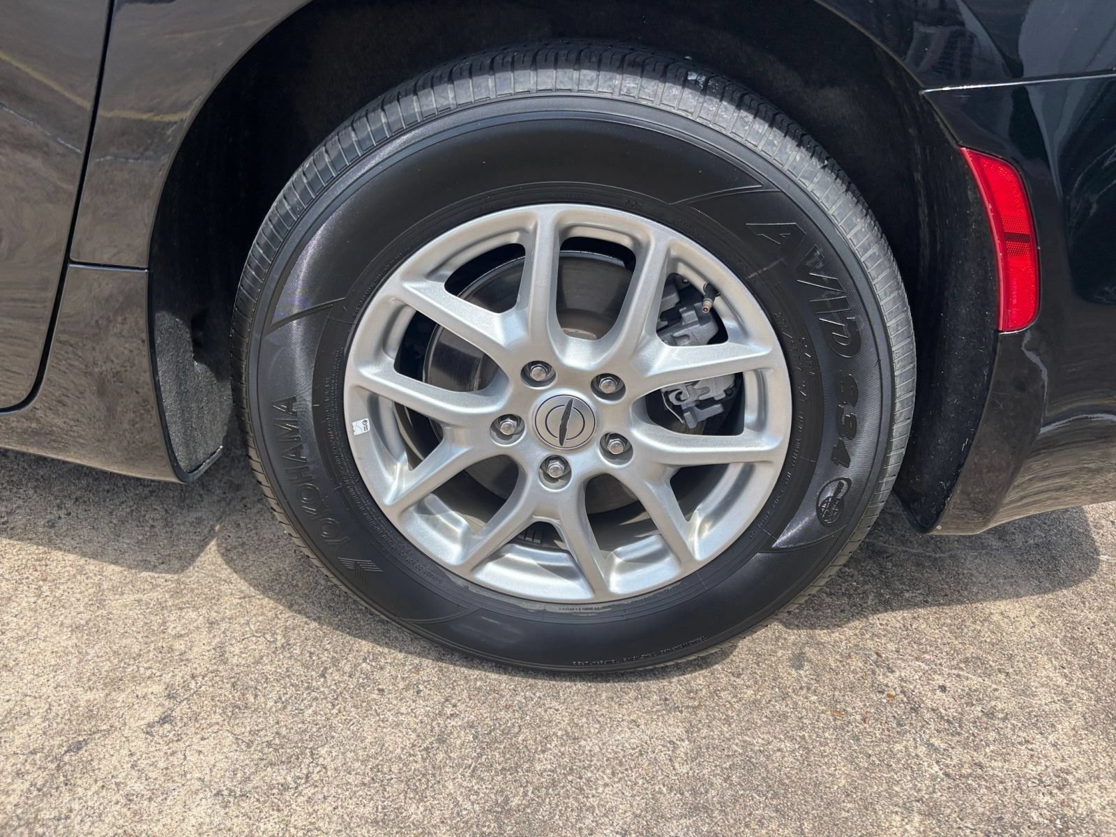 Used 2024 Chrysler Pacifica Touring-L FWD image 32