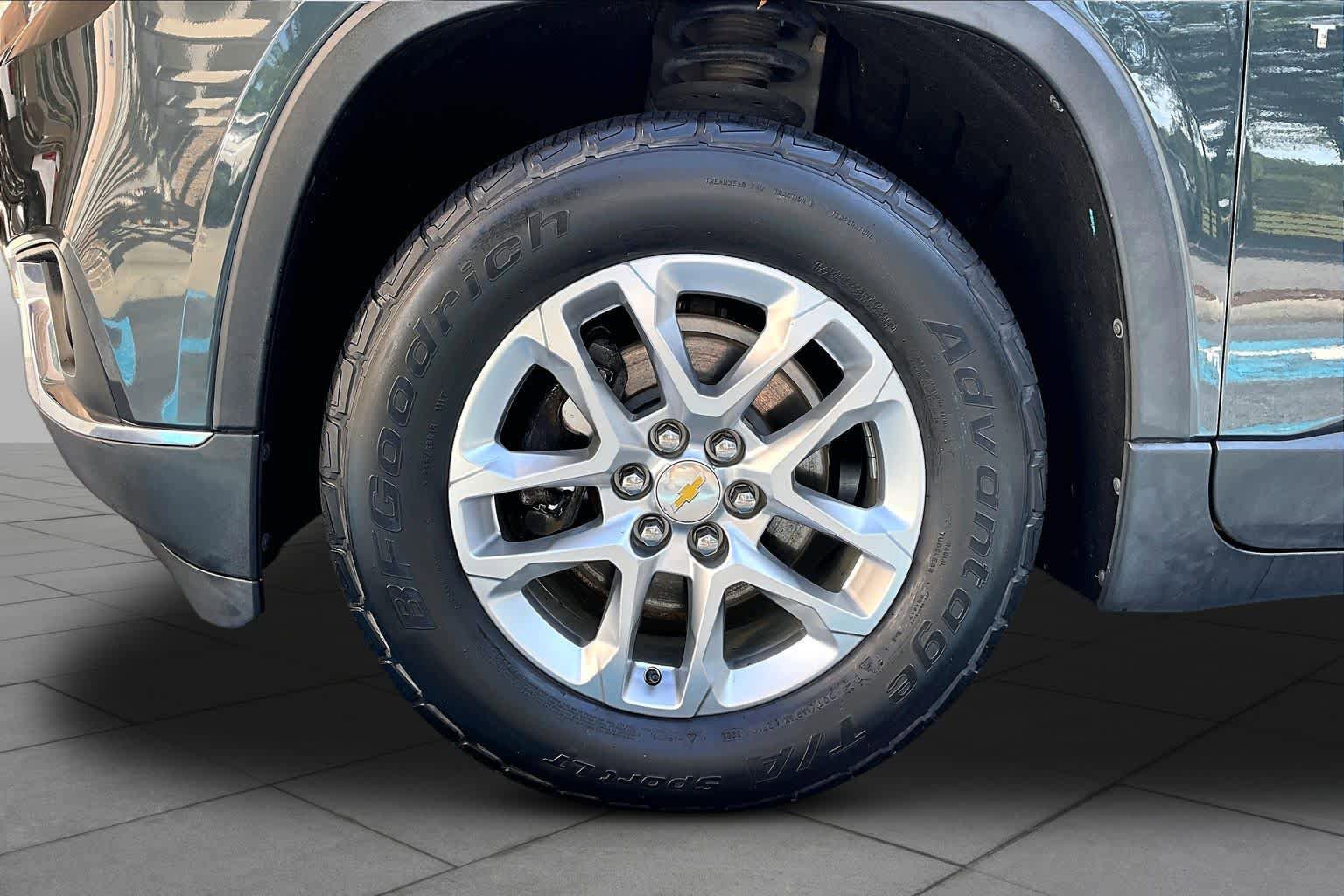 Used 2019 Chevrolet Traverse LT FWD image 12