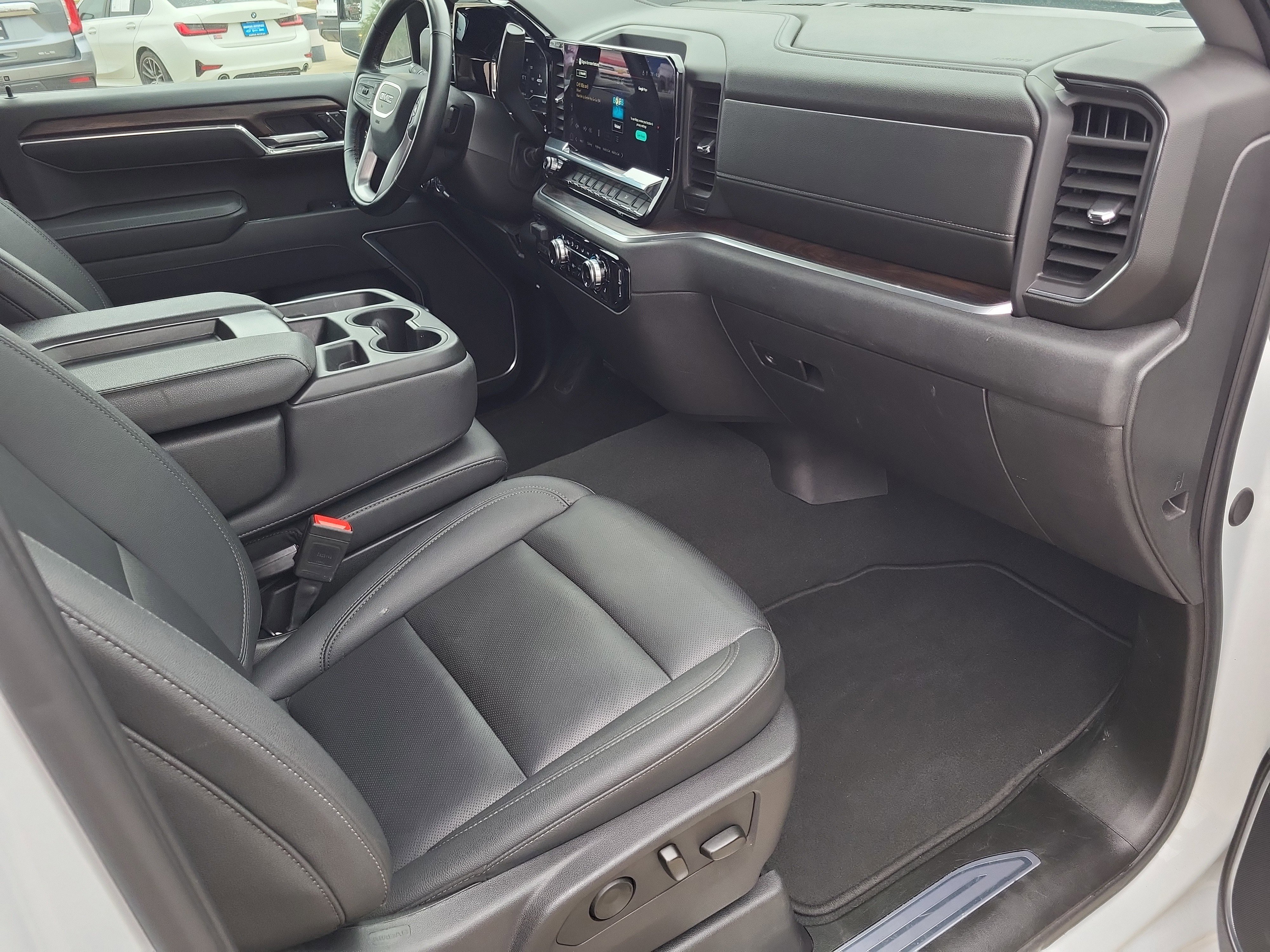 Used 2025 GMC Sierra 1500 SLT AWD/4WD image 10