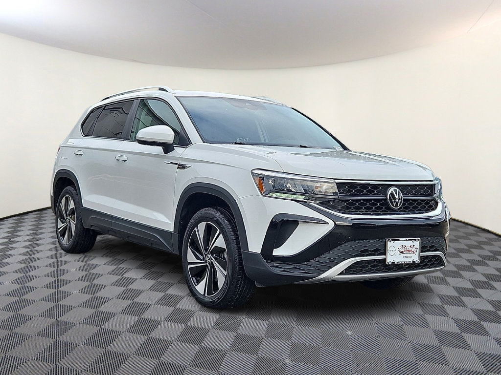 Used 2024 Volkswagen Taos SE AWD/4WD image 1
