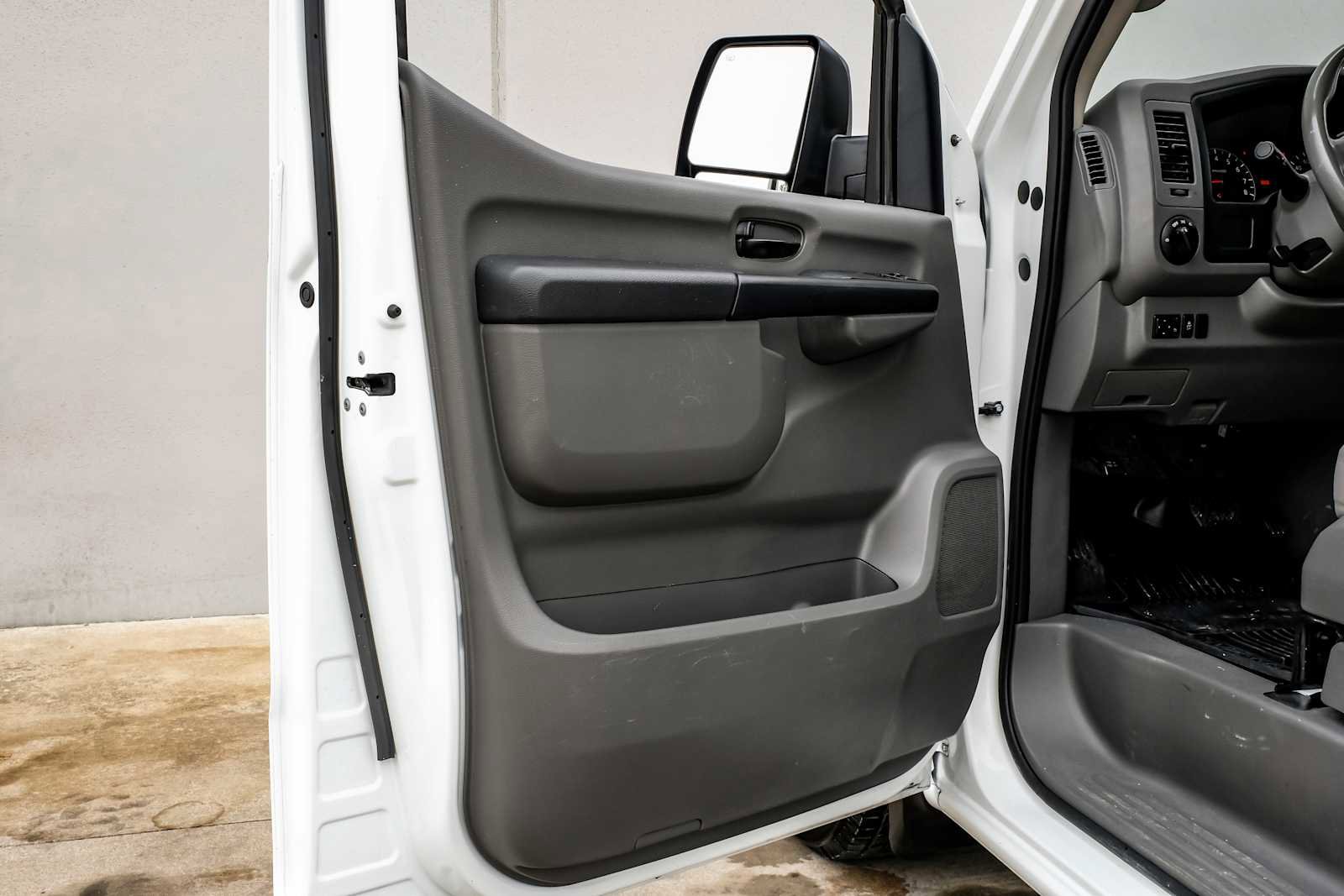 Used 2020 Nissan NV 2500 SV image 43