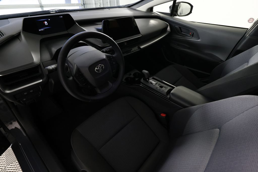 Used 2025 Toyota Prius LE FWD image 16
