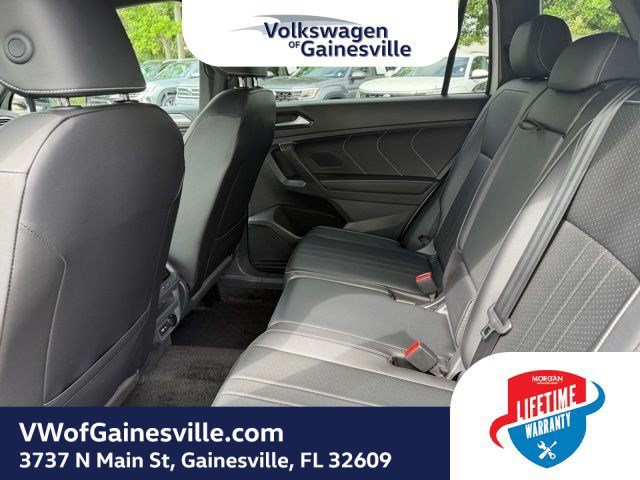 Certified 2024 Volkswagen Tiguan SE R-Line AWD/4WD image 11