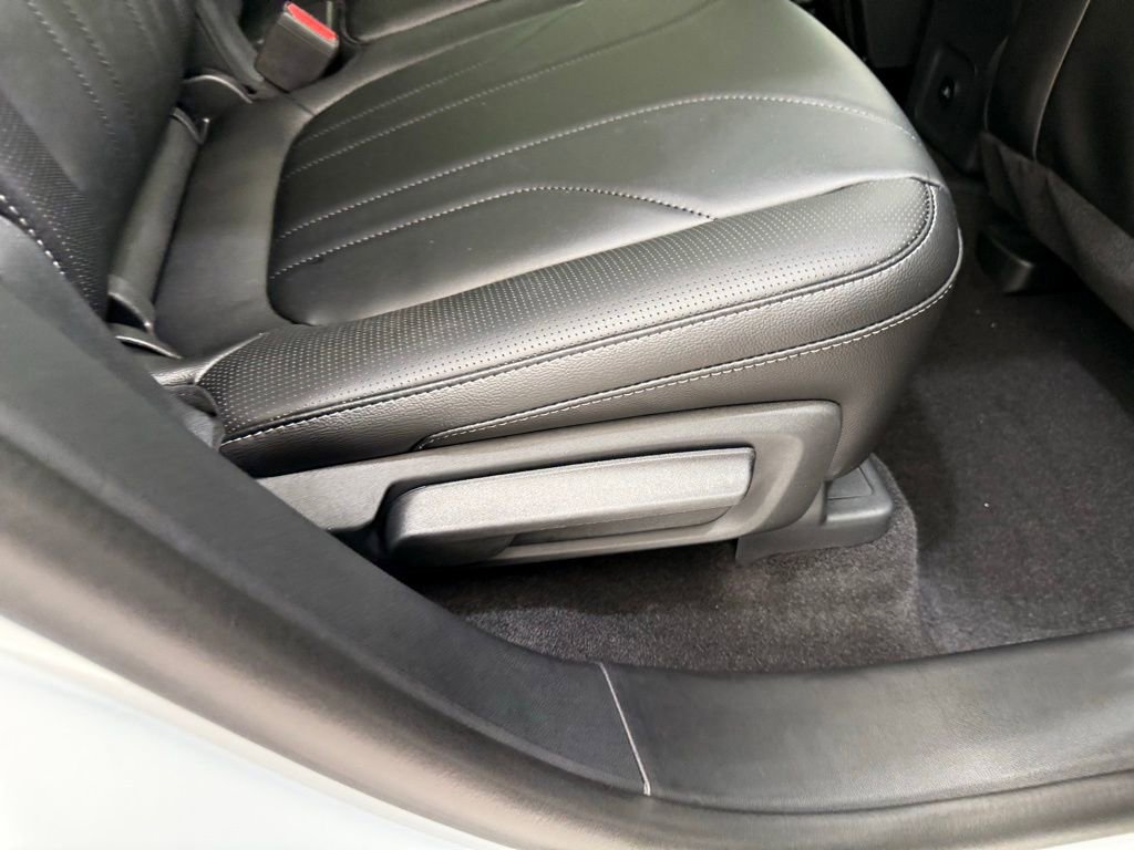 New 2025 Ford Escape SE w/ PHEV Premium Package image 23