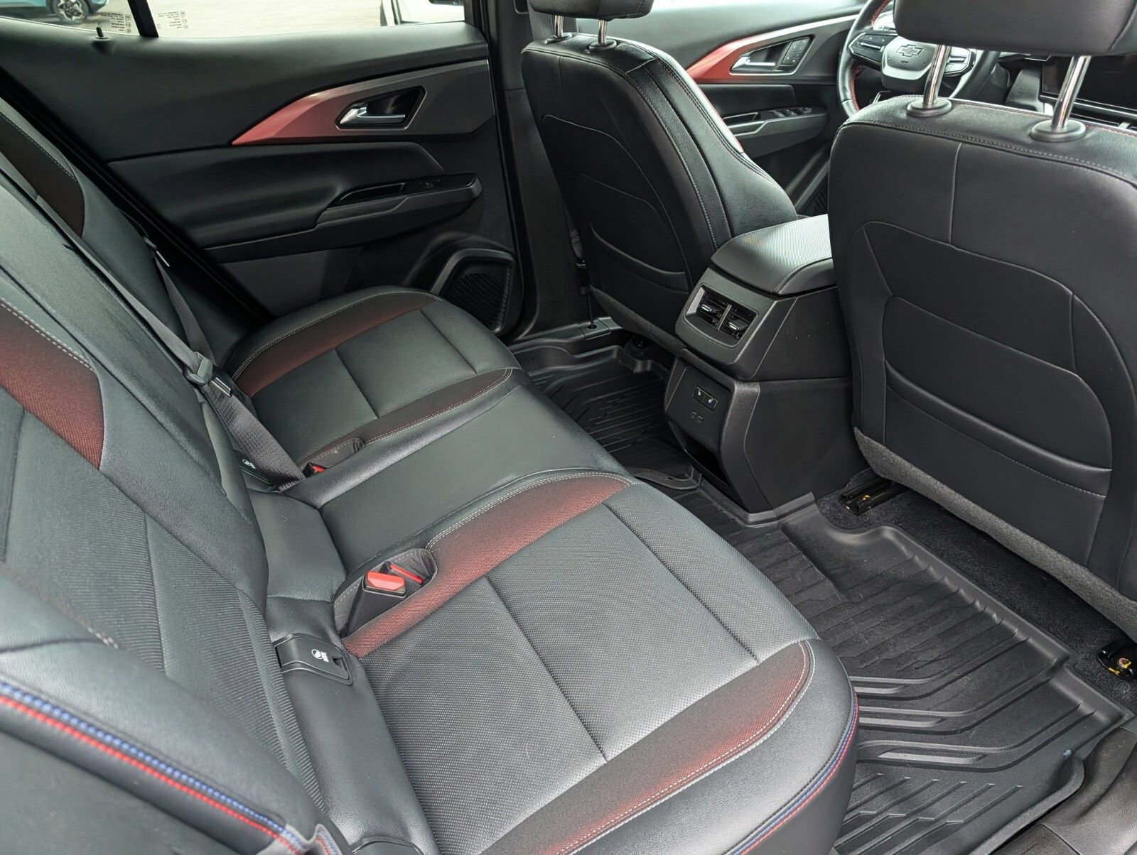 Used 2024 Chevrolet Equinox EV RS image 23